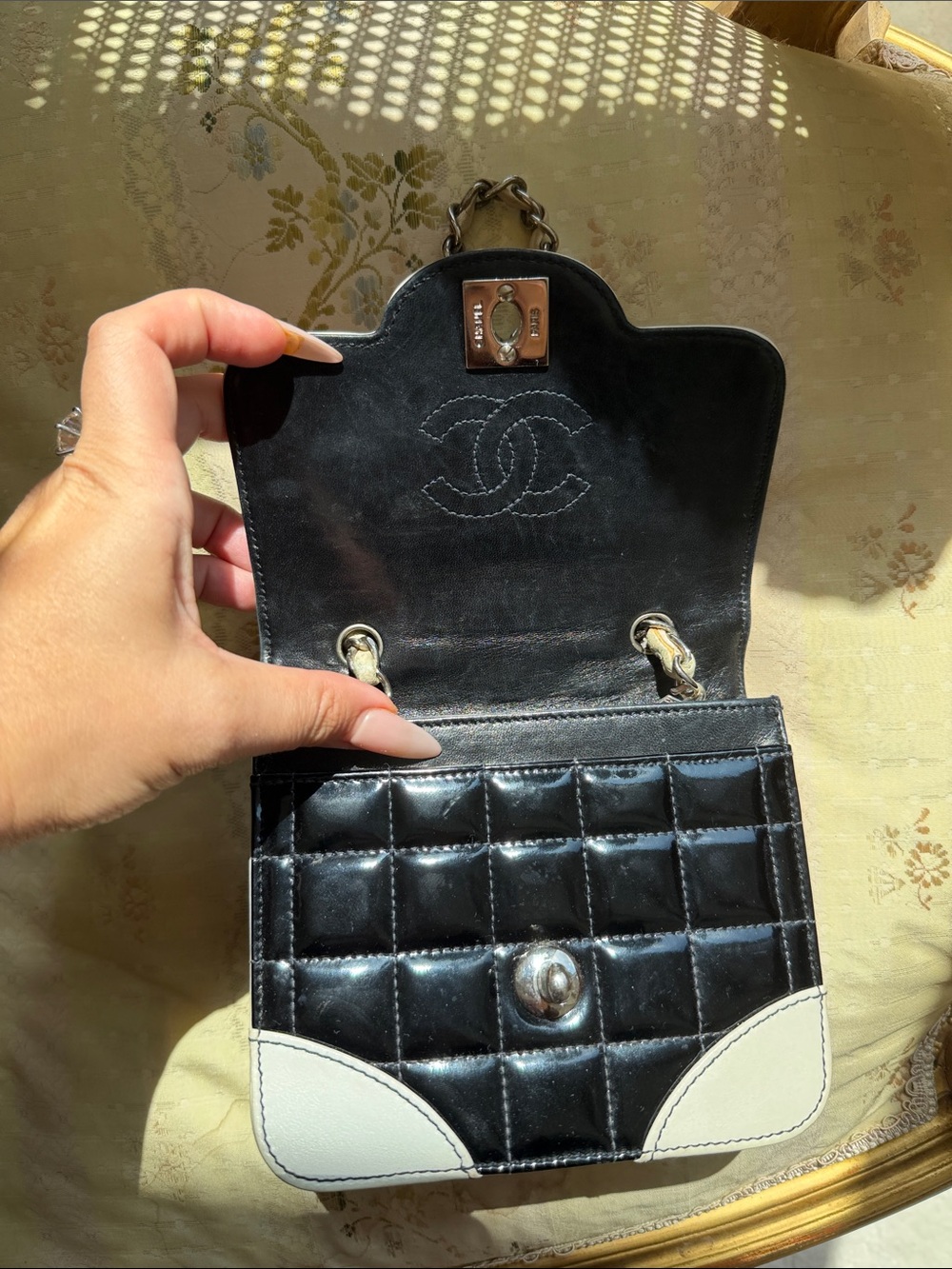 VINTAGE CHANEL Black & White Mini Bag - Picture 4 of 7